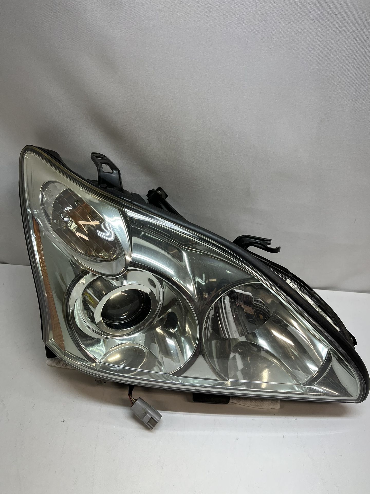 2004-2009 Lexus RX350 Right Headlight OEM