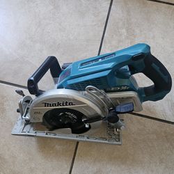 Makita Skilsaw Tool And Batteries
