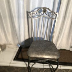 Set Of 4 Medal Chairs