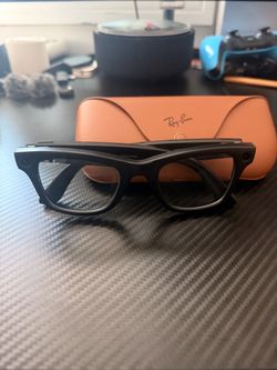 Ray-Ban Meta Smart Glasses with Case