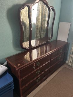 Vanity dresser + side chests