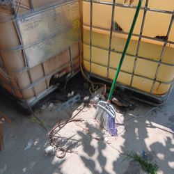 330 GALLON RECONDITIONED IBC TOTE TANK

