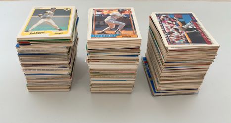 Lot of 600+  Baseball Cards From Late 1980s and Early 1990s