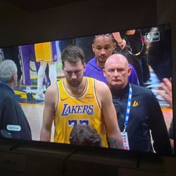 65 Inch Hisense Nice New out the Box