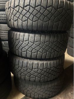 Tires  305-70r18 Goodyear