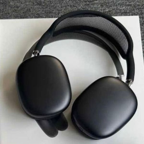 AirPod Max Midnight Black USB-C Charging Port