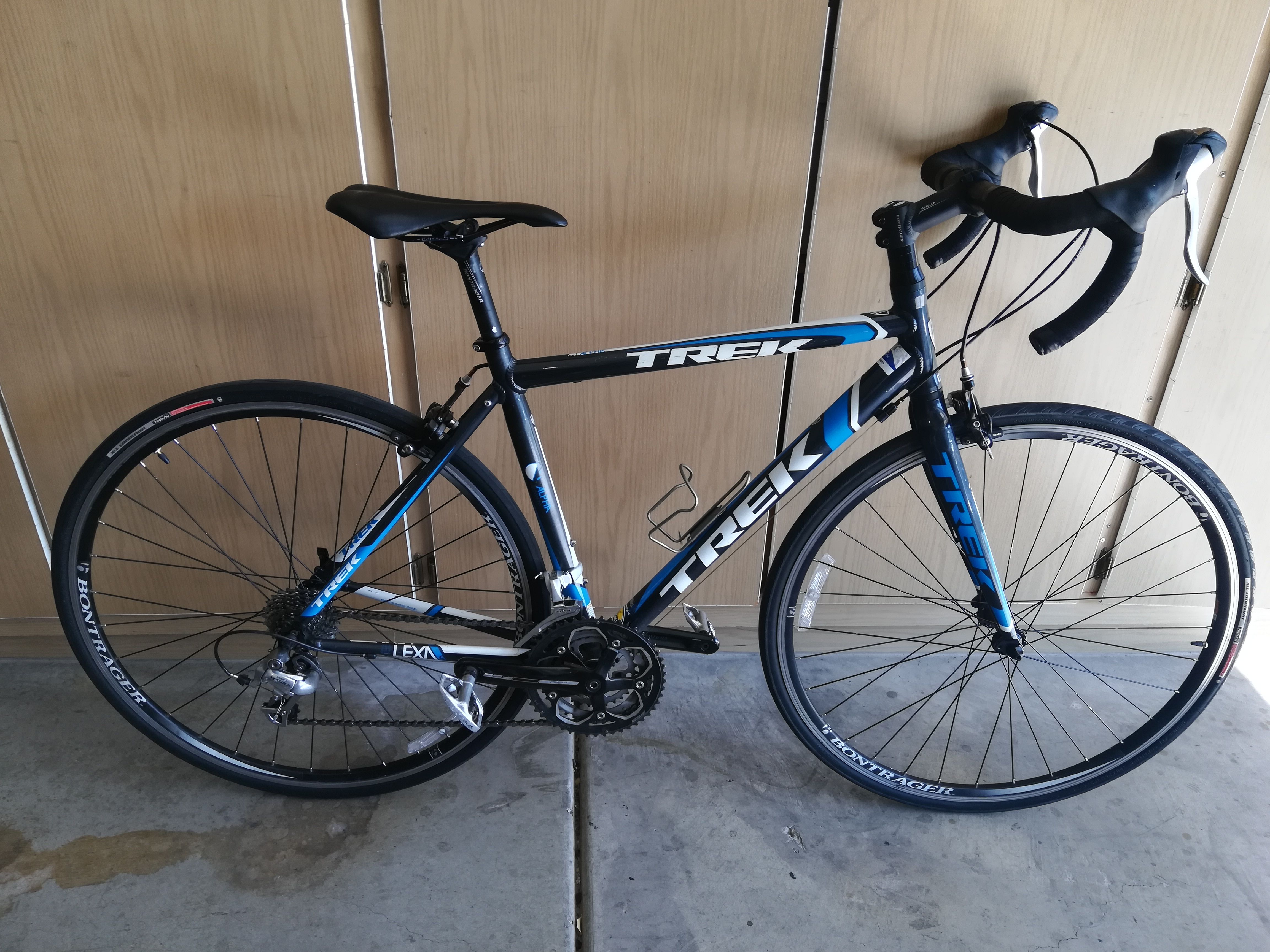 Trek Road Bike with Carbon Fork & 700C Wheels