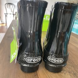 price reduced!!! Crocs chelsea rain boot - size 6 wide (black) - brand new in the box