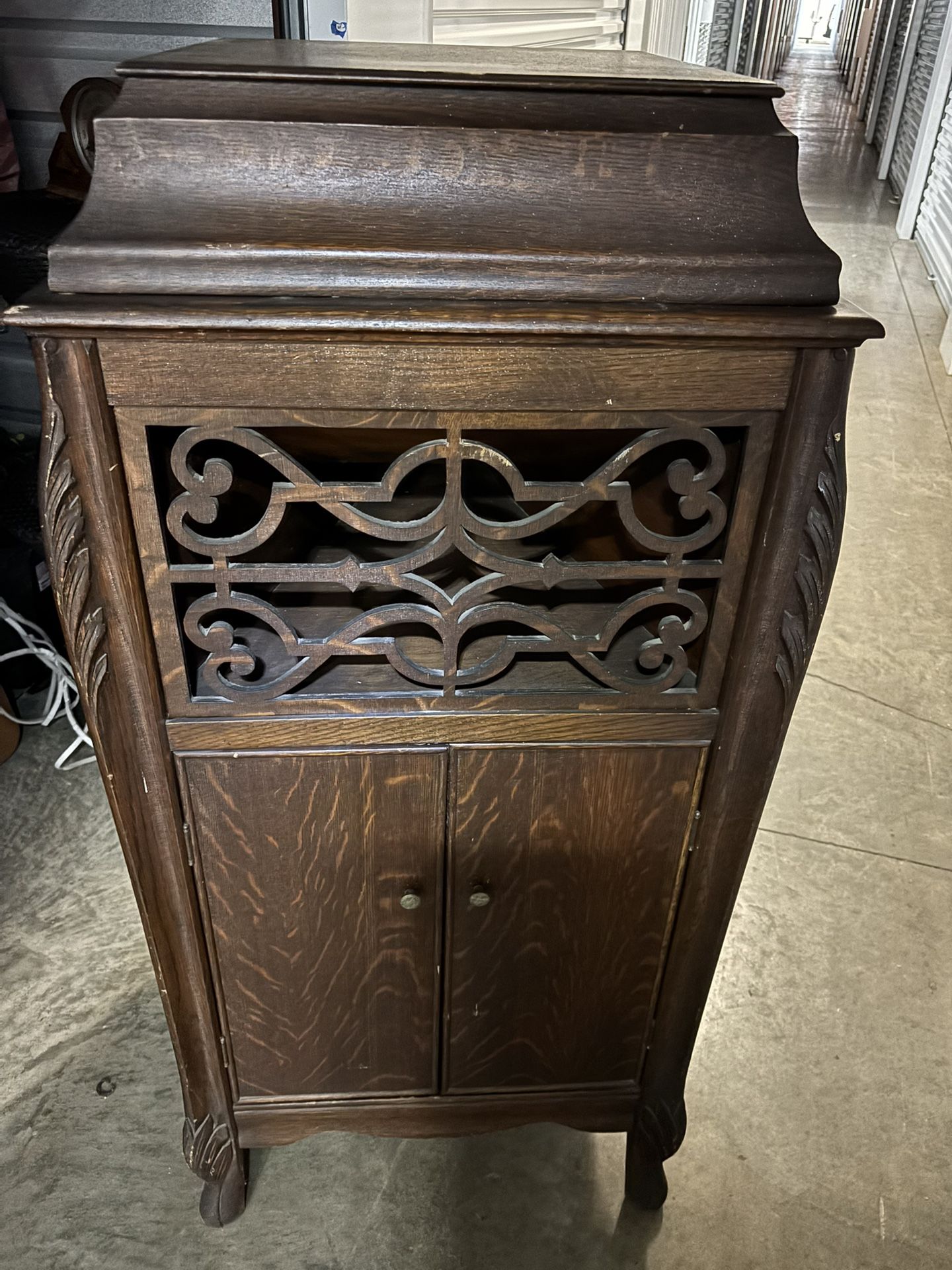 Nice solid vintage retro cabinet pick up Milwaukee area for $25 delivery fee