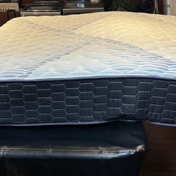 King size Mattress And Box Spring 