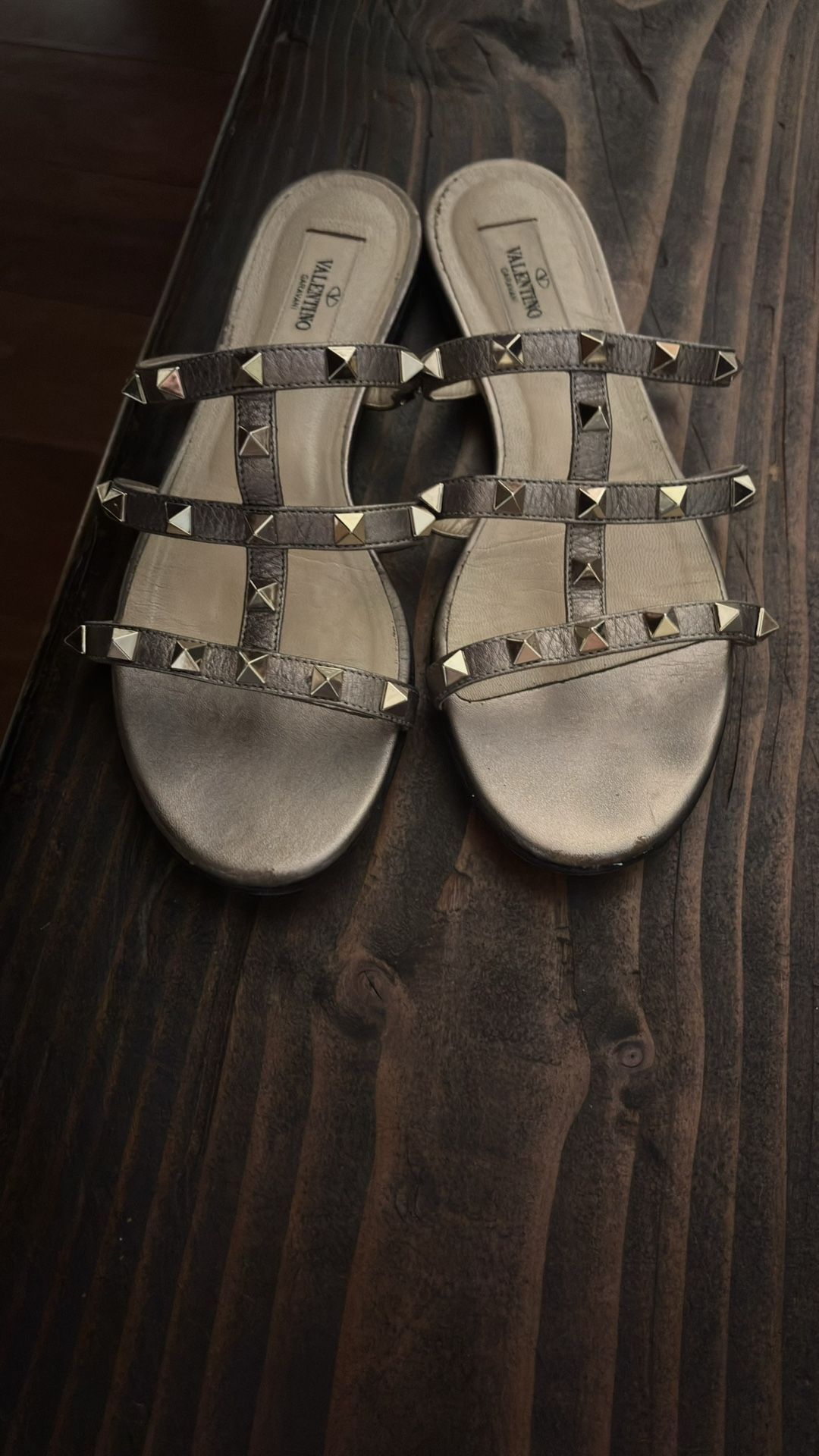 valentino shoes size 37 shoot me a price its used authentic