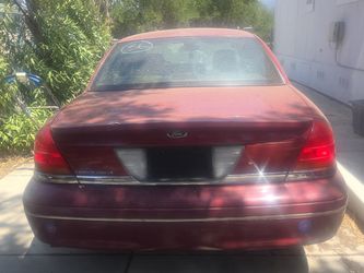 Ford Crown Victoria LX Sedan