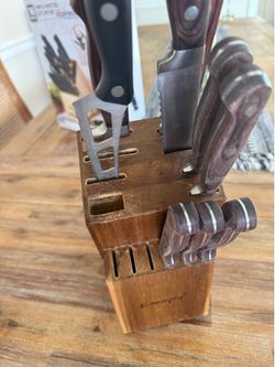 Knife block with knives included