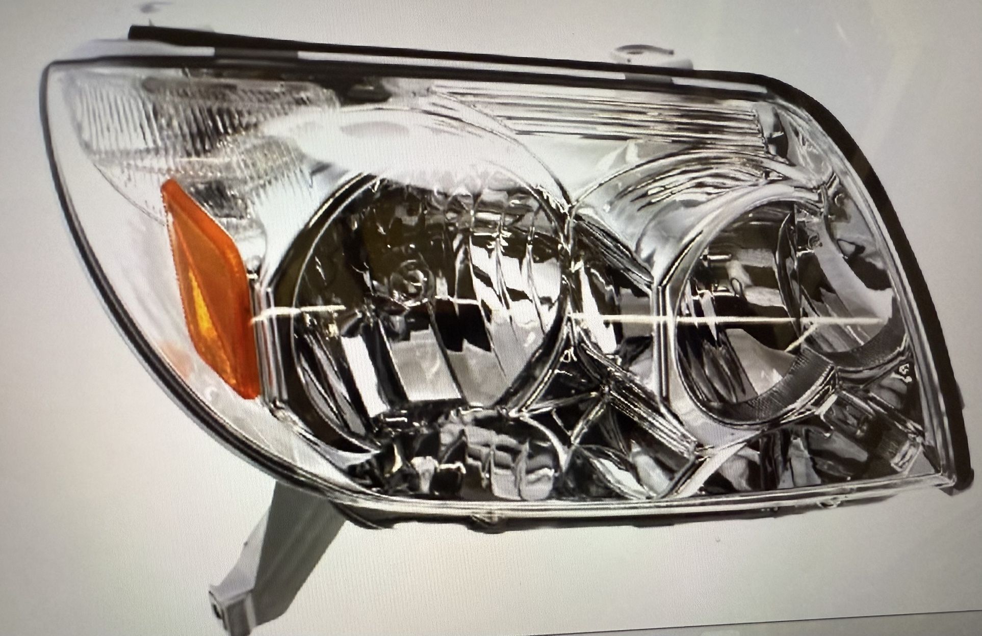 2004 Toyota 4Runner Right head light