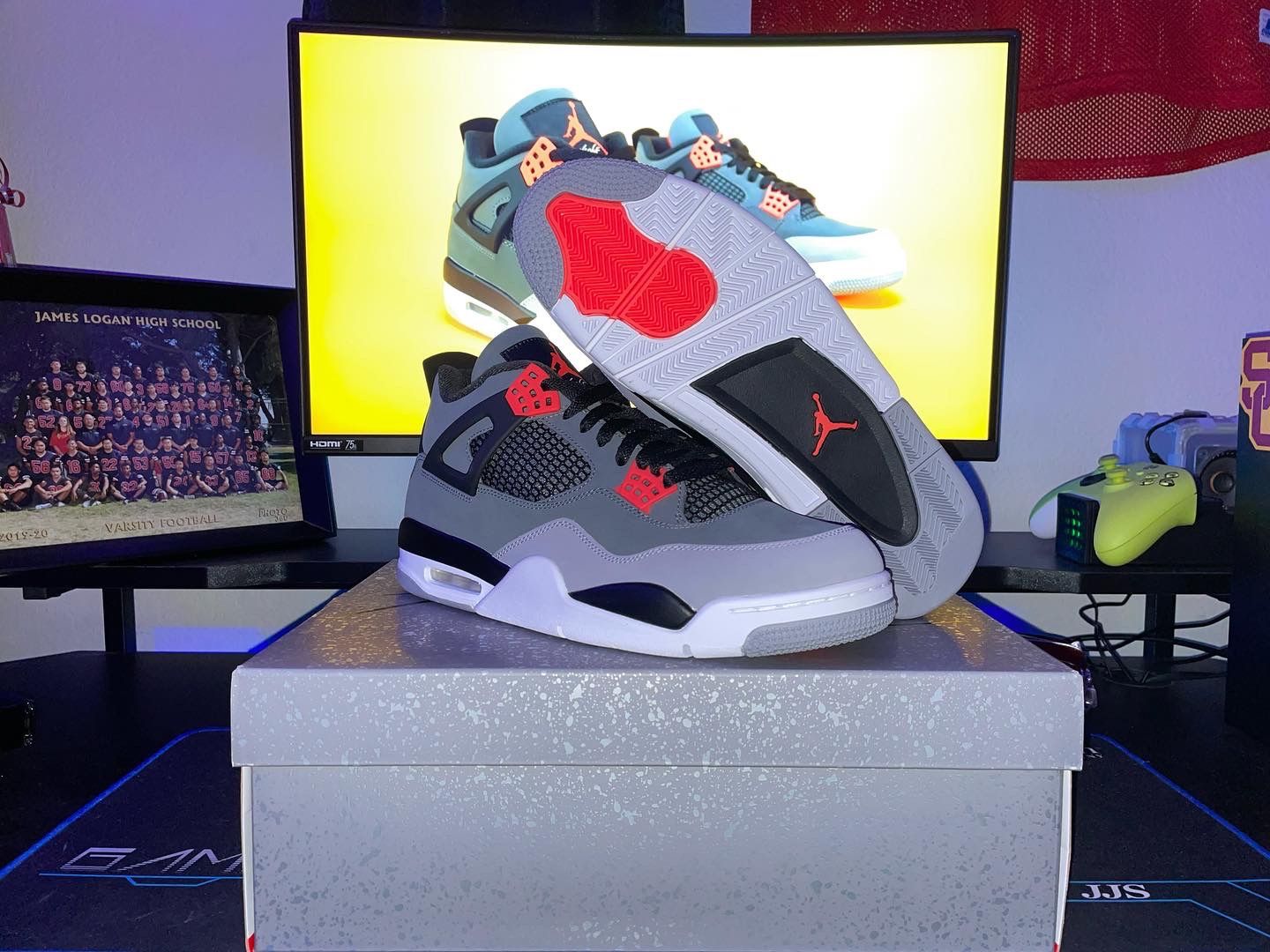 Jordan 4 “Infared” Jordan 12 “Playoffs”