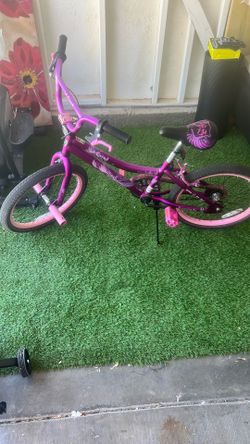 Girls Bike With Helmet