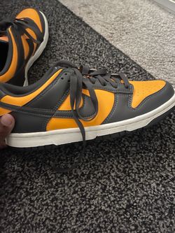 Nikes yellow and black