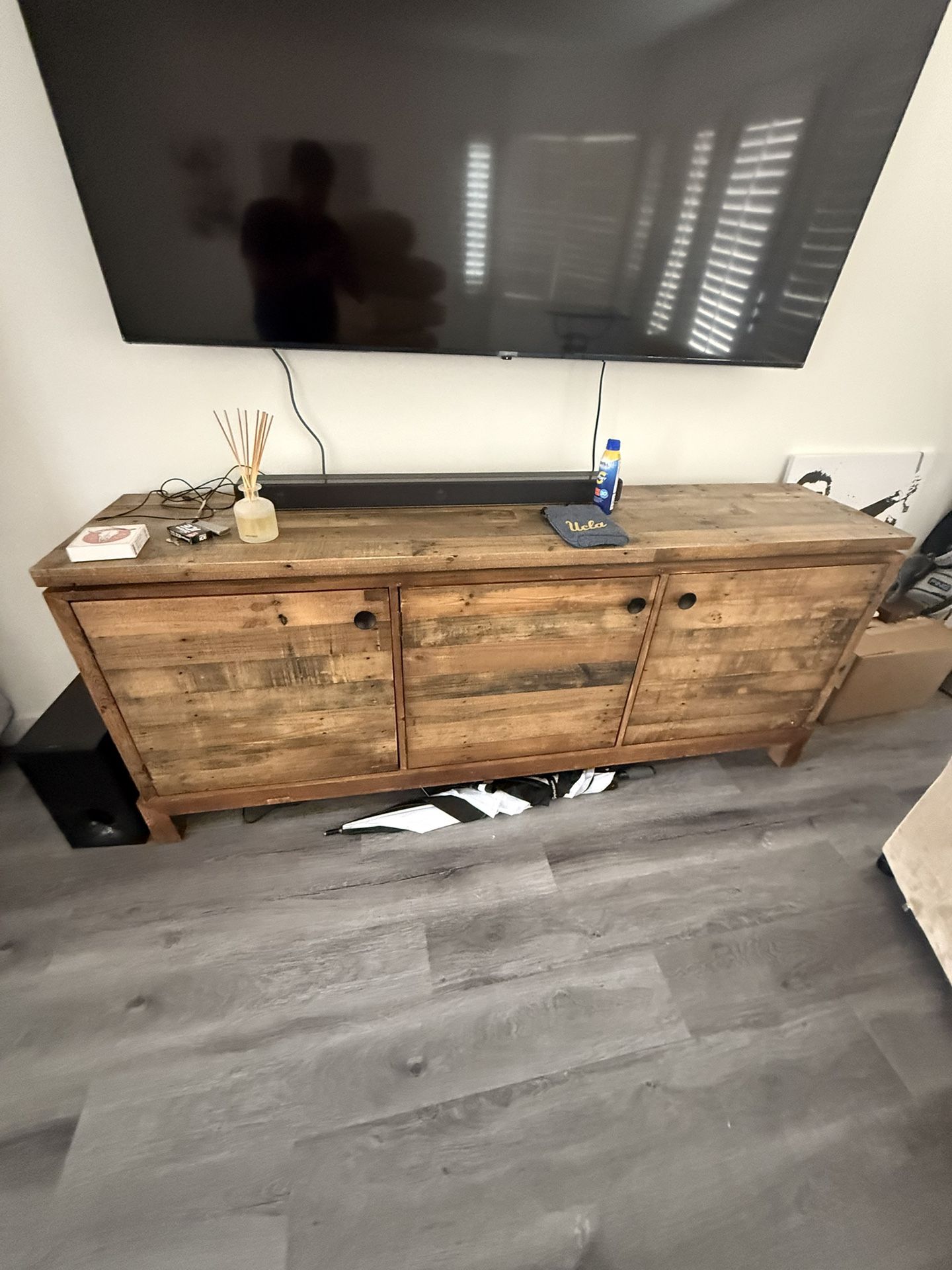 TV Stand / console