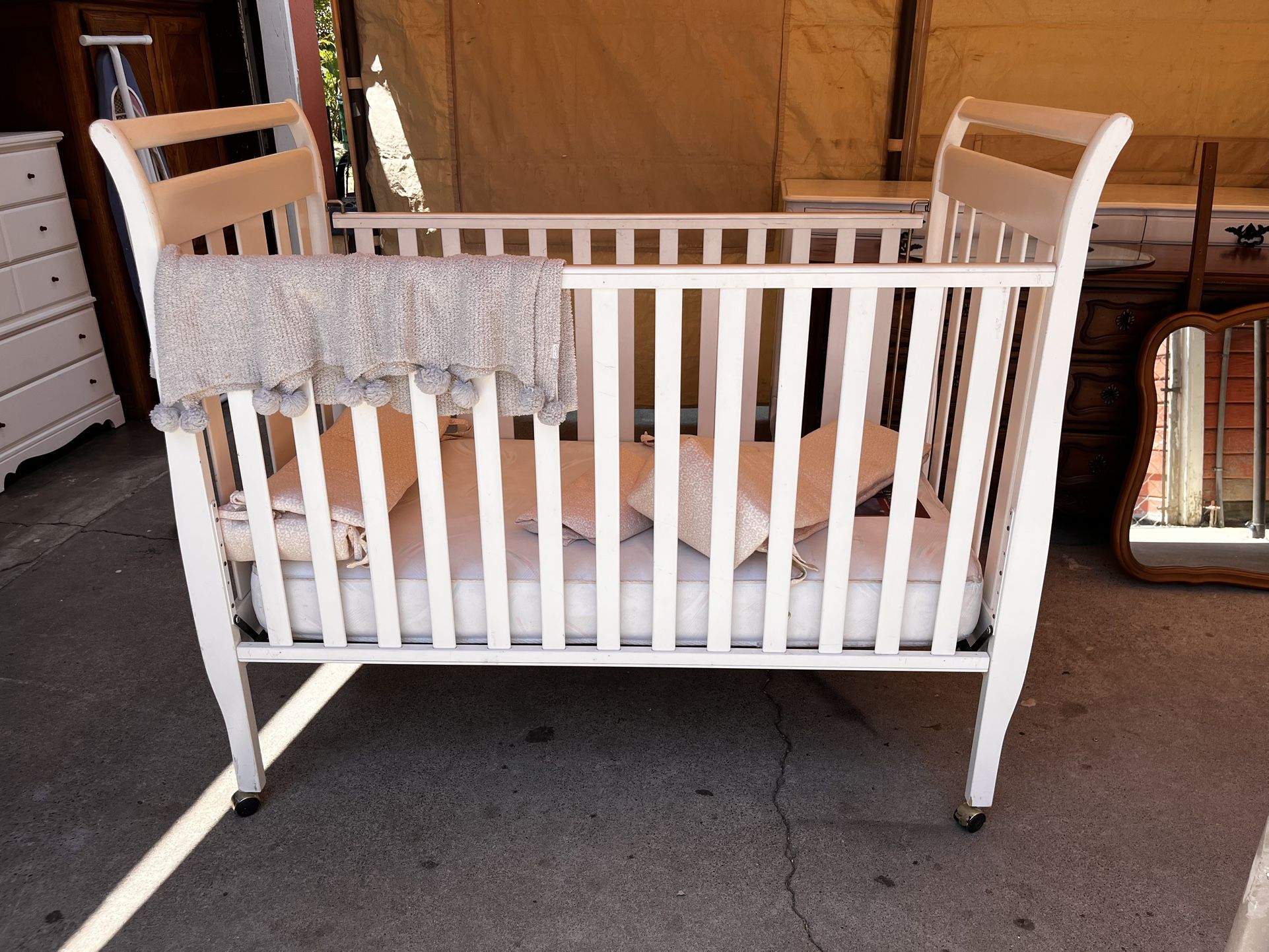 VINTAGE BABY CRIB