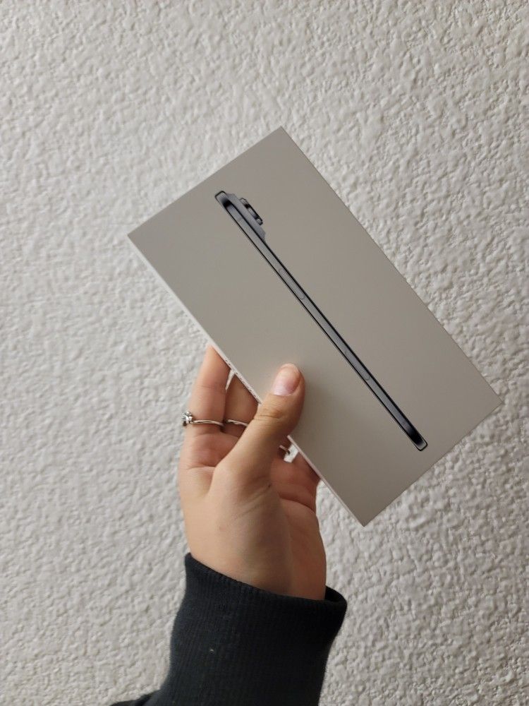 Apple iPhone 17 Air unlocked (50$down)