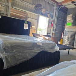 QUEEN BLUETOOTH BEDFRAME.