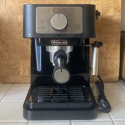 Stilosa Espresso Machine by Delonghi