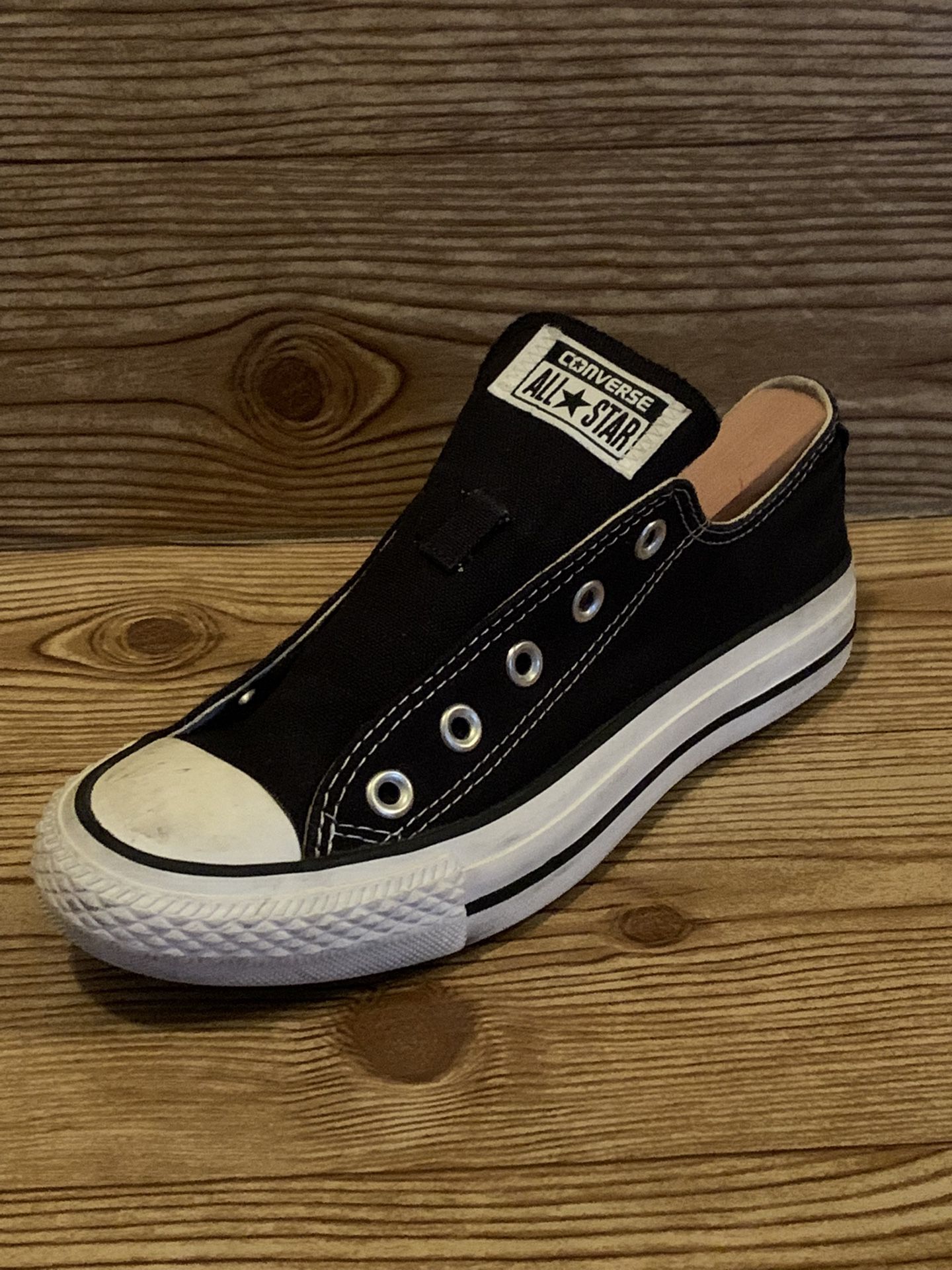 Lærerens dag Lake Taupo udelukkende Converse All Star Classic Black & White Sneakers (size Women 6/Men 4) for  Sale in Salida, CA - OfferUp