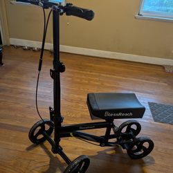 Knee Scooer