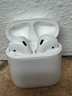 Apple AirPods with Charging Case