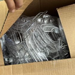 Ganchos / Clothes Hangers 