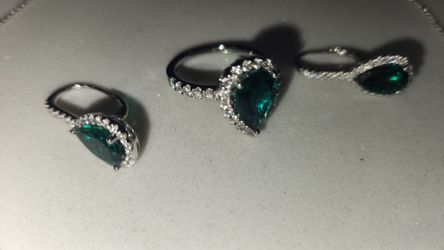 14kt white gold and emerald set