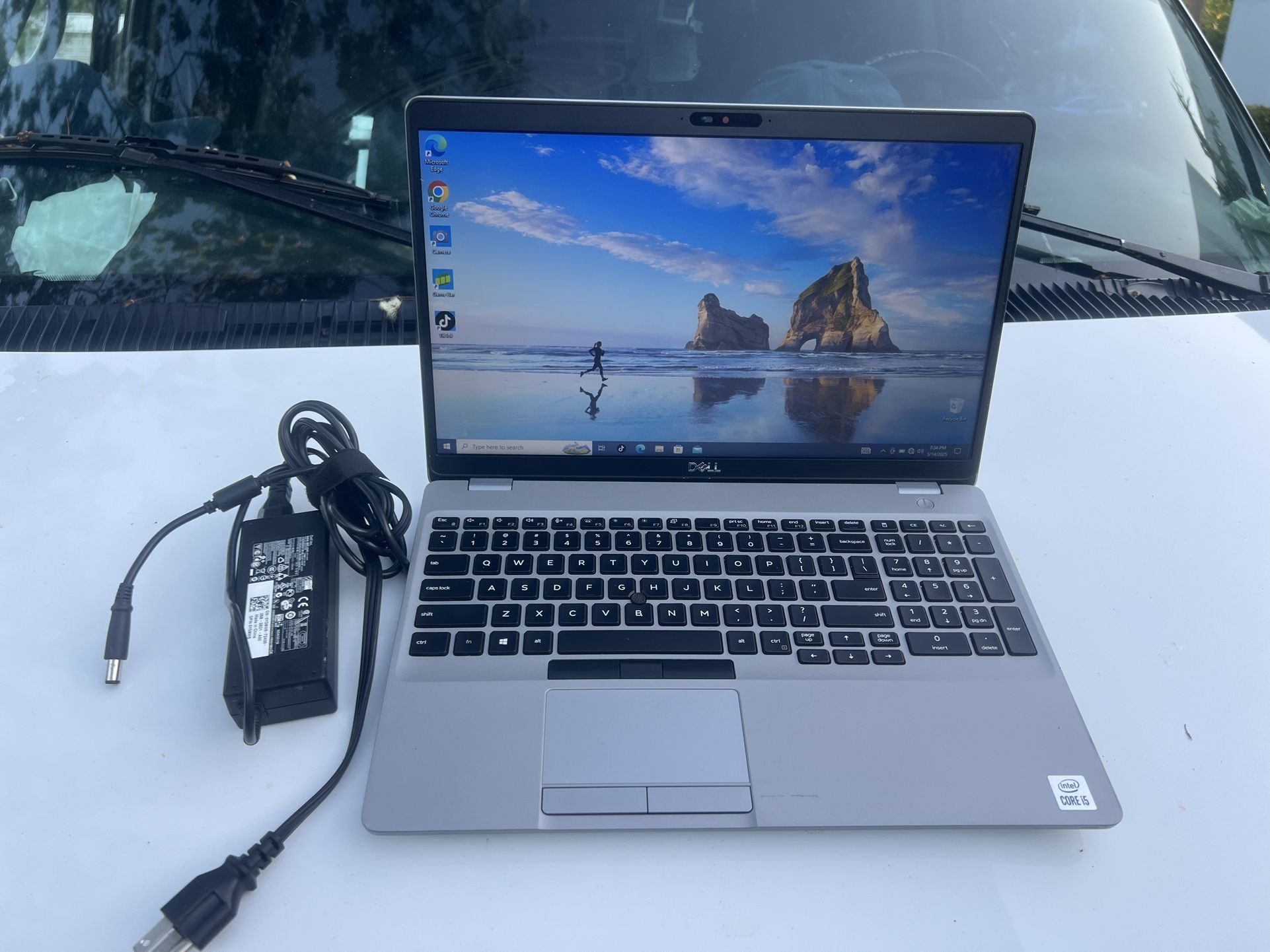 DELL LAPTOP COMPUTER WINDOWS 10 PRO 500 GIGS HARD DRIVE AND 4 GIGS RAM MEMORY AND NICE CAMERA AND WIFI GOOD BATTERY AND ORIGINAL CHARGER