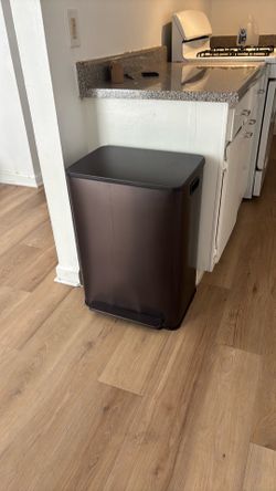 Trash can