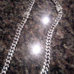 Beautiful Gorgeous Luxury Style Chain 24 Inch $150