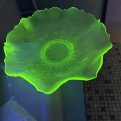 uranium glass fruit bowl flowered ruffled