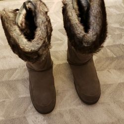 Brand New Gray Suede Boots With Fur Inside Size 8.5M