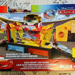 Disney and Pixar Cars Color Changers Race Ready Car Wash Playset
