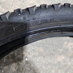 2 Kenda 26x2 mountain bike tires