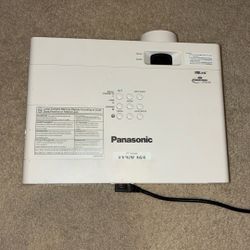  Panasonic PT-VX420 Projector – Only 109 Lamp Hours – Like New 