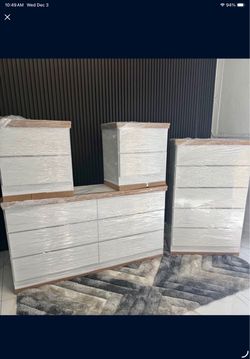 Dresser , chest and 2 nightstands - Cómoda, Gavetero y 2 mesitas de nochev