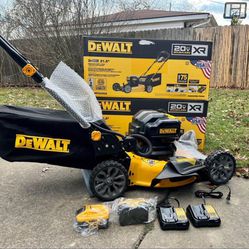 DEWALT 20V MAX Electric Push Lawn Mower + 2 Batteries & Charger - New In Box