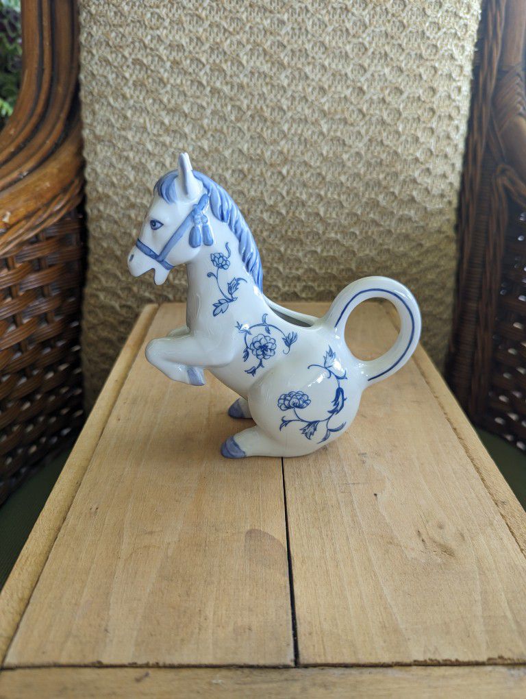 5.5" Blue And White Horse Creamer