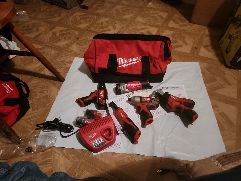 Milwaukee 2498-25 M12 12V 5 Tool Combo Kit W/2X 1.5Ah Batteries and Charger