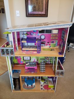 Barbie Dream House Doll house 3-Story With Furniture, Dolls And Accessories  100+ for Sale in Chicago, IL - OfferUp