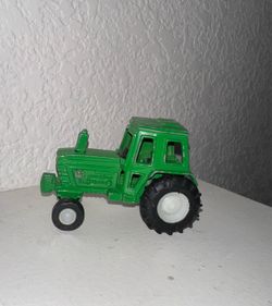Diecast green farmer tractor Diecast green farmer tractor
