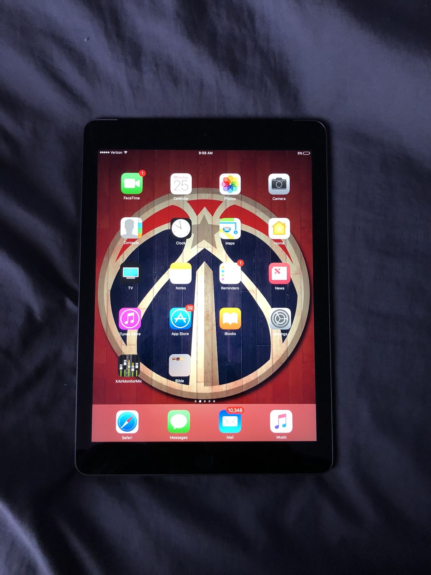 Apple 5th Gen 9.7” IPad 32 GB in great condition!