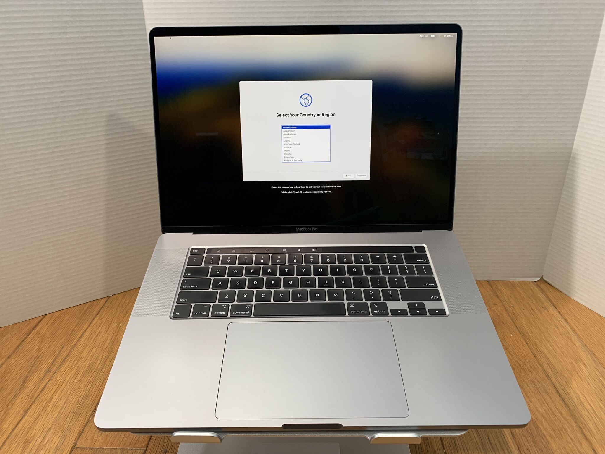 $650 (FIRM), 32GB RAM, 2019 16” Touch Bar MacBook Pro, 512GB/6-Core i7, $2976 org. retail