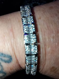 🔥GORGEOUS UNISEX, AFFORDABLE, SILVER TONED BRACELET with BAGUETTE CUT CRYSTALS, 5A-CZ'S BRACELET!