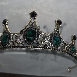Emerald Stones Crown Perfect For Prom Or Quinceñera 