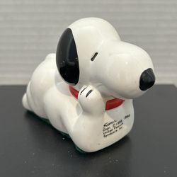 Vintage 1966 Schulz United Feature Syndicate Porcelain Snoopy Figure